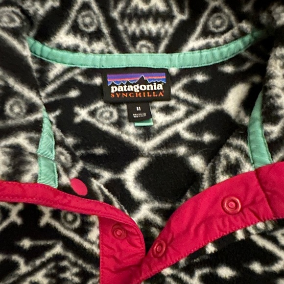 RARE Women’s patagonia Synchilla fleece snap t jacket black white tribal medium - Picture 3 of 8